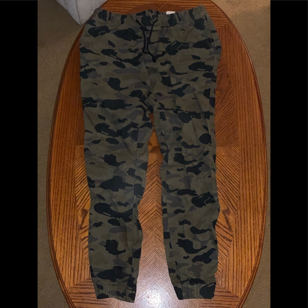 H&M camo jogger